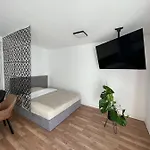 Schoene, Neu Sanierte Unterkunft In Belebter Region Apartment *
