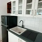 Schoene, Neu Sanierte Unterkunft In Belebter Region *