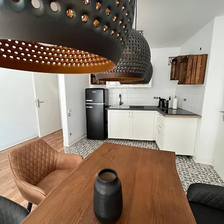 Schoene, Neu Sanierte Unterkunft In Belebter Region Appartement