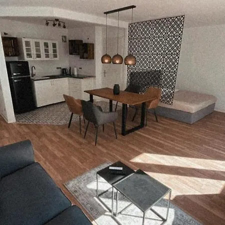 Apartman Schoene, Neu Sanierte Unterkunft In Belebter Region