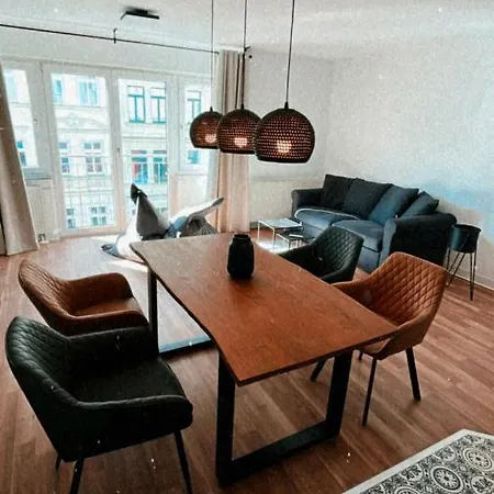 Schoene, Neu Sanierte Unterkunft In Belebter Region Appartement *