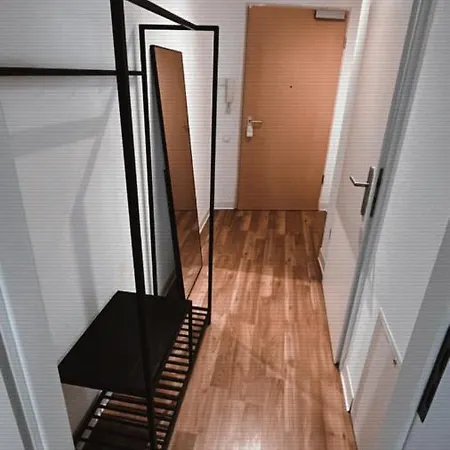 Schoene, Neu Sanierte Unterkunft In Belebter Region Appartement