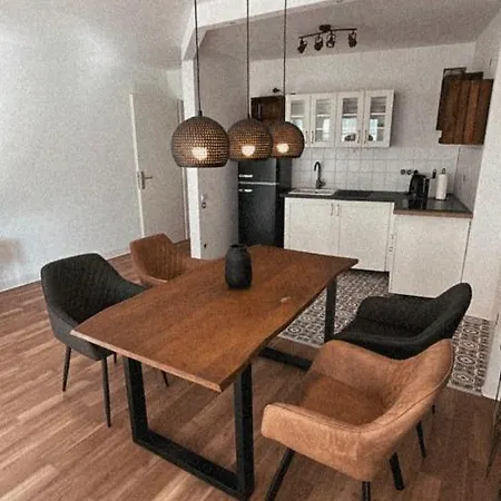 Appartement Schoene, Neu Sanierte Unterkunft In Belebter Region *
