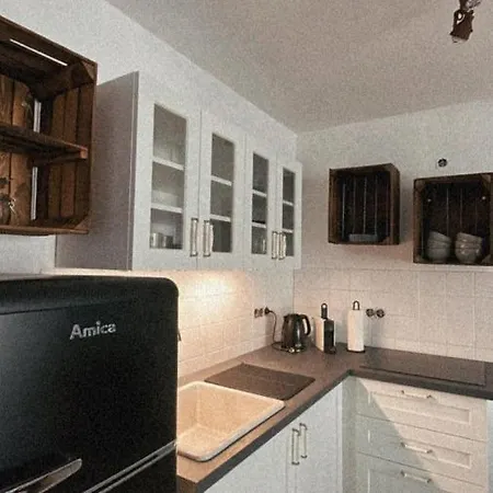 Schoene, Neu Sanierte Unterkunft In Belebter Region Apartment