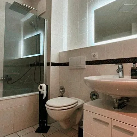 Appartement Schoene, Neu Sanierte Unterkunft In Belebter Region *