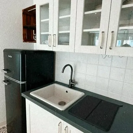 Schoene, Neu Sanierte Unterkunft In Belebter Region *