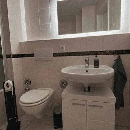 Apartman Schoene, Neu Sanierte Unterkunft In Belebter Region *