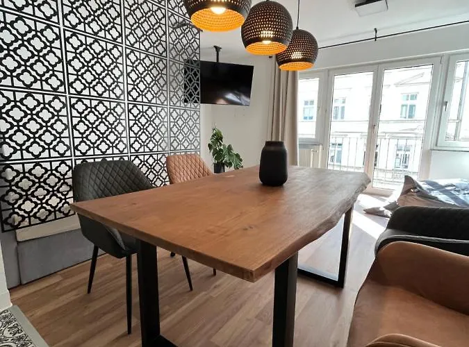 Schoene, Neu Sanierte Unterkunft In Belebter Region Apartman