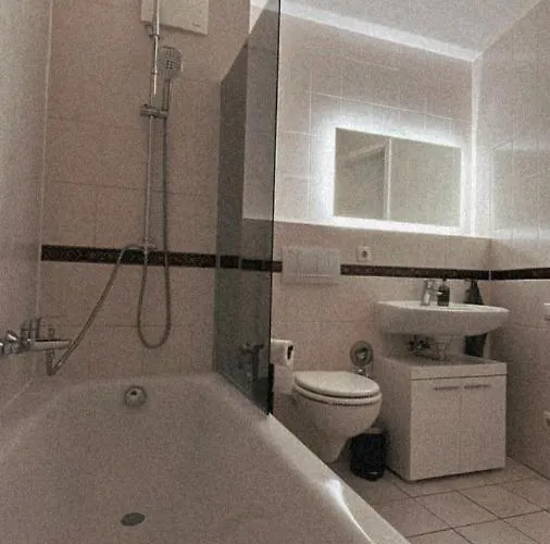 Schoene, Neu Sanierte Unterkunft In Belebter Region Apartman