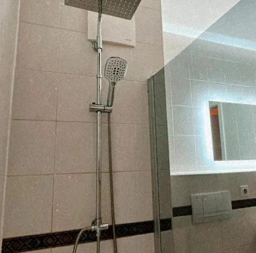 Schoene, Neu Sanierte Unterkunft In Belebter Region Apartman