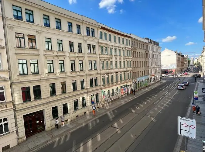 Schoene, Neu Sanierte Unterkunft In Belebter Region *